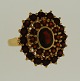 ebuy.dk pr�senterer: Ring af forgyldt sterling s�lv. Prydet med talrige granater. �ske medf�lger.
