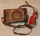 ebuy.dk pr�senterer: Leica kamera, serienr.: 241842, m. etui af brunt ...