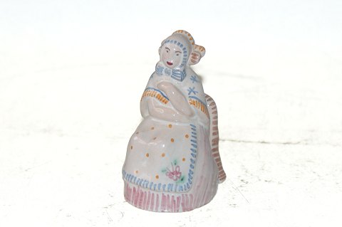 Hjorth keramik fra Bornholm, Siddende Dame