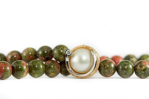 Ole Lynggaard, clasp in 14k gold and white gold with a mabé pearl and a diamond