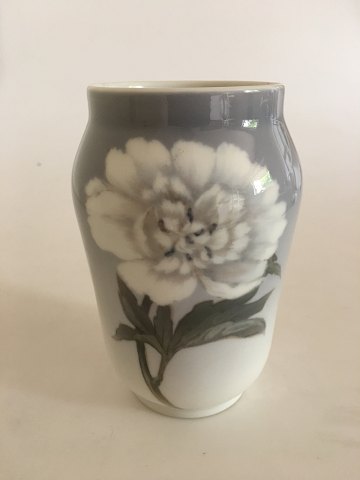 Royal Copenhagen vase No 92/108 Motif with White Paeonia