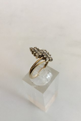 Gold ring in 14K with 16 small stones