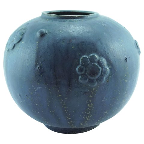 Arne Bang; A round stoneware vase #212