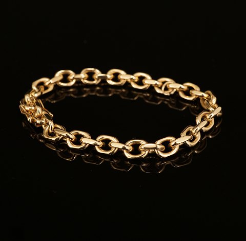 H. C. Hansen, Denmark: Anchor bracelet 14 ct gold. 
L: 21cm. W: 34,5gr
