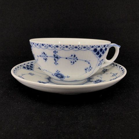 Blue Fluted Half Lace tea cup, 1/656, 3. 
assortment.
