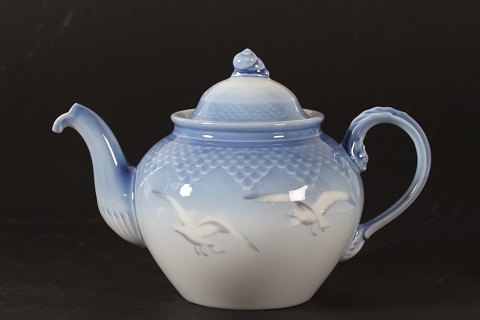 Bing & Grøndahl
Seagull porcelain
Teapot no. 654
H 17 cm
