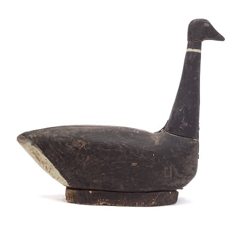 Lockvogel aus Holz. Dänemark um 1900. H: 35cm. L: 
38cm