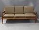 3 pers. sofa, model Senator 166, designet af Ole Wanscher i 1951 for France & 
Søn.
5000m2 udstilling.
