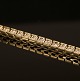 Tennisarmband, 10kt Gold, mit 61 Diamanten von je etwa 0,03Ct. Insgesamt etwa 
1,83Ct