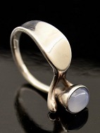 Ikonisk Georg Jensen vintage ring designet af Vivianna Turan Blow-Hbe sterling slv med mnesten <BR>
