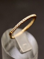 14 karat guld ring strrelse 59 med adskillige diamanter