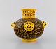 Antik Zsolnay vase i gennembrudt glaseret keramik. Smuk glasur i gule og brune 
nuancer. Dateret 1882-1885. Museumskvalitet. 
