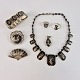 Kinnerup Antik 
& Porcelæn 
præsenterer: 
Vintage 
Thai
smykkesæt 7 
dele
sølv