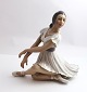 Lundin Antique 
præsenterer: 
Dahl 
Jensen. 
Porcelænsfigur. 
Ballerina. 
Model 1289. 
Højde 18 cm. (1 
sortering)