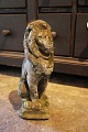 K&Co. 
præsenterer: 
Gammel 
fransk 
sandstens løve 
med en super 
fin patina...