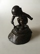 Adda Bonfils Bronze Figur af pige med skovl. Fremstår i super stand og måler 14cm høj. Også ...