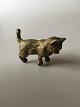 Bronze Figur af kat der står på bagben. Måler 4,8cm og er i god stand. Den har været monteret på ...