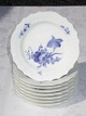 Kgl. Blå blomst svejfet Kongelig porcelæn. Royal Copenhagen Blå blomst svejfet. Kagetallerkner ...
