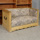 Kistesofa i egetræ m. mønstret betræk,(HxBxD 72x152x68 cm), ca. 1970