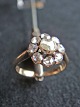 Stentoft Antik præsenterer: Sjælden antik russisk rosetring af 14k. guld med diamanter.