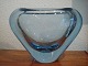 Holmegaards Glasværk vase, Per Lütken, 1959. Højde 14,5cm, bredde 19cm. Aquablå.