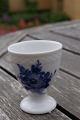Blå Blomst flettet Royal Copenhagen porcelæn spisestel. Kongelig porcelæn.Æggebæger nr. 8179 i ...