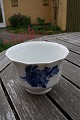 Blå Blomst kantet Royal Copenhagen porcelæn. Kongelig porcelæn.Stor kop uden hank skylleskål ...