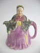 Tekande i fajance fra England fremstillet ca. 1900. Little old lady. Højde 21 cm. Vare nr. 152130.