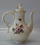 Rosenborg fra KPM Københavns Porcelainsmaleri, Lyngby KaffekandeSpisestel med blomster og ...
