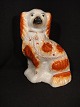 staffordshire hund. i FajanceFra ca. 1890. I den kendte orange farve.Højde: 22 cm. pris. ...