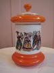 Stor lågbonbonniére af opalineglas, 19.årh. Hvid med orange låg og base,gulddekoration, ...