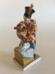 Royal Copenhagen Overglasur Figur Soldat med hund #1156. Måler 18cm og er i god stand. Designet ...