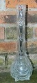 Høj vase i glas. Art nouveau-stil. Fremstillet omkring 1920. Ganske små "nålestiks skår" på ...