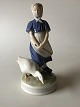 Royal Copenhagen Figur Pige med gås #527. Måler 24cm og er i god stand. Designet af Christian ...