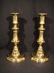 Lysestager i messing.engelsk ca år 1890 .højde: 20,5 cm.pris kr. 850,-Stagerne er i ...
