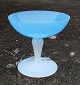 Sukkerfad i lyseblåt og hvidt opaline glas.Højde 11cm. Diameter 11,5cm.