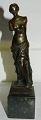 Figur i bronze af Venus fra Milo. Fremstillet for Louvre i Paris ca. 1950. Figuren fremstår i ...