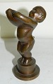 Figur i bronze af Jens Jacob Bregnø. Fremstillet ca. 1940. Putti med skål af muslingeskal. ...