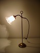 Gammel fransk bordlampe med en smuk original skærm, der kan multijusteres, da den er med ...