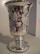 Vase i fattigmandssølv med fugle og bladmotiv.Fin stand. H.:14,5cm