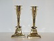 Par Messing lysestager fra England fra 1800 tallet.Højde 15,5 cm. De er lidt uens i ...