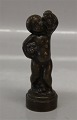 Barn med Druer Svend Lindhart Bronze 13 cm