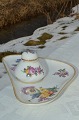 Blækhus på fad. kgl. Saksisk blomst, håndmalet Kongelig porcelæn. Royal Copenhagen Saksisk ...