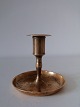 Bronze lysestage 17-1800-tallet.DimensionH.10½ D. 11½ cm.Varenr.: LS73.Der findes under ...