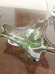 Glas fad - trekantet i grønne farver - diameter 23 cm - højde 7 cm