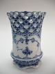Royal Copenhagen musselmalet helblonde vase nr. 1031.Højde 11,5 cm. Vare nr. 177177.