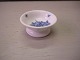 Kongelig porcelæn Royal CopenhagenBlå blomst kantet saltkarnr. 10/8585Diameter 6.1cm.1. ...