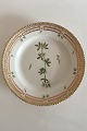 Royal Copenhagen Flora Danica Salat Tallerken #20/3573. Måler 19,5cm og er i perfekt stand. ...