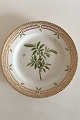 Royal Copenhagen Flora Danica Salat Tallerken #20/3573. Måler 19,5cm og er i perfekt stand. ...