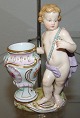 Meissen Tysk Porcelæns Figur. Måler 13cm og er i god stand, udover afslag på blomster i hånden.